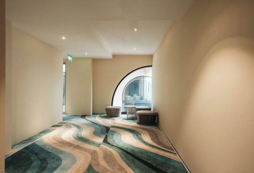 Elements Hotel & Shops