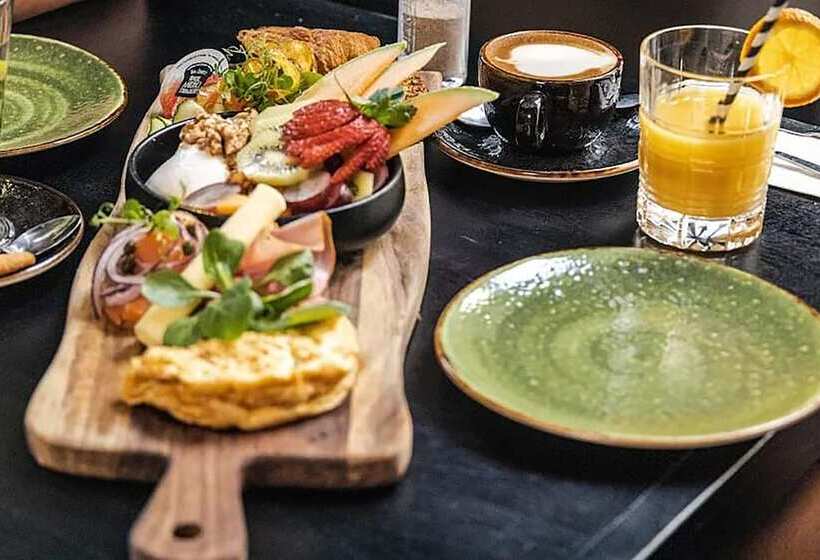 Elements Hotel & Shops