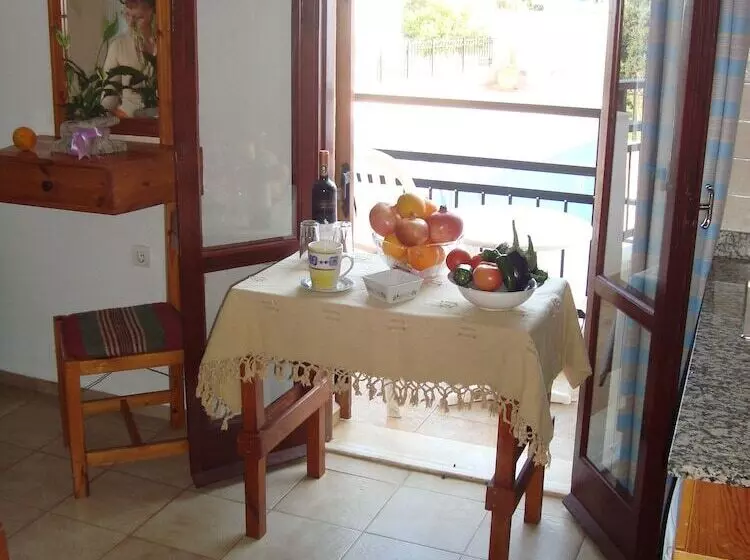 Arkadi Apartments By Checkin