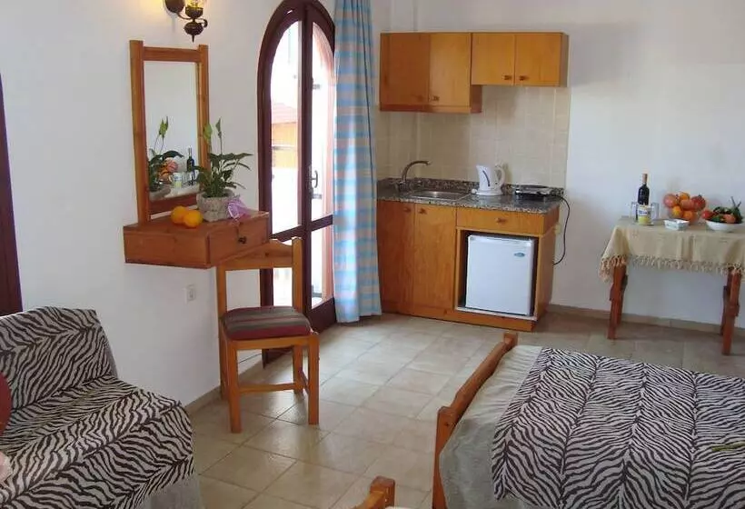 Arkadi Apartments By Checkin