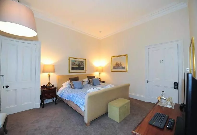 تختخواب و صبحانه Edinburgh Sixteen