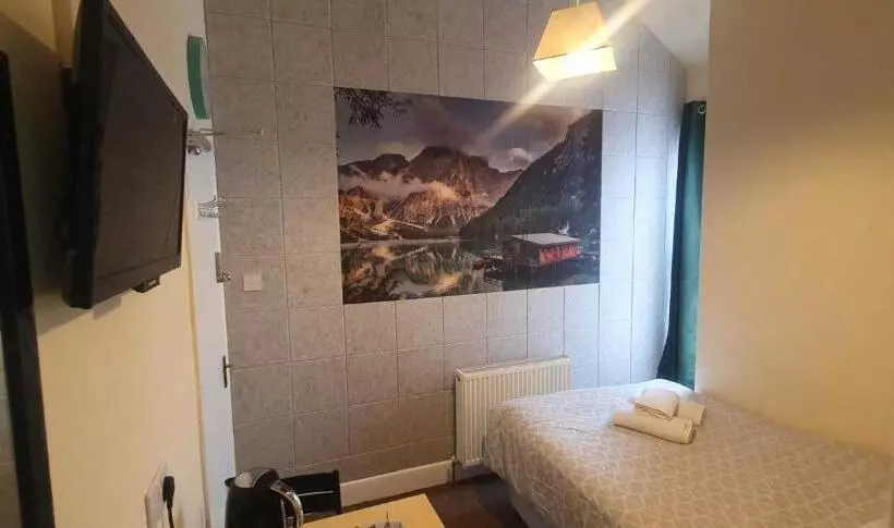 Aamiaismajoitus (B&B) Elm Tree Guest House