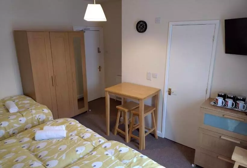 Aamiaismajoitus (B&B) Elm Tree Guest House