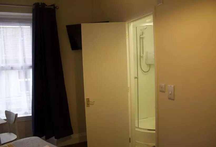 Aamiaismajoitus (B&B) Elm Tree Guest House