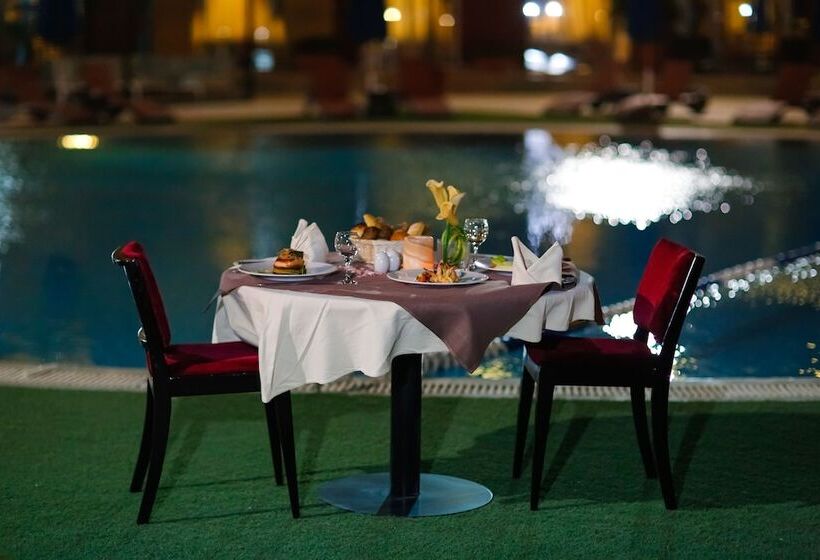 هتل Tolip Family Park