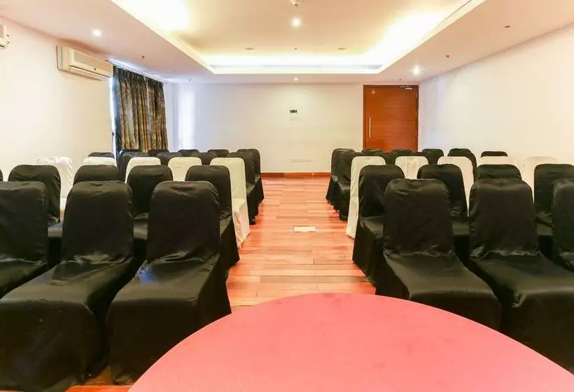 Hotel Treebo Cartier