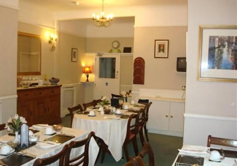 بنسيون Hunters Lodge Guest House