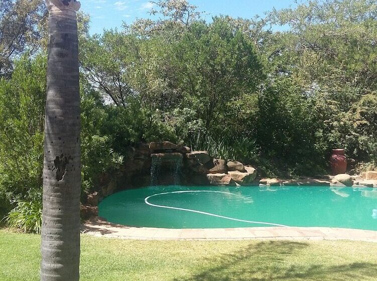 بنسيون La Vue Guest Lodge And Function Venue