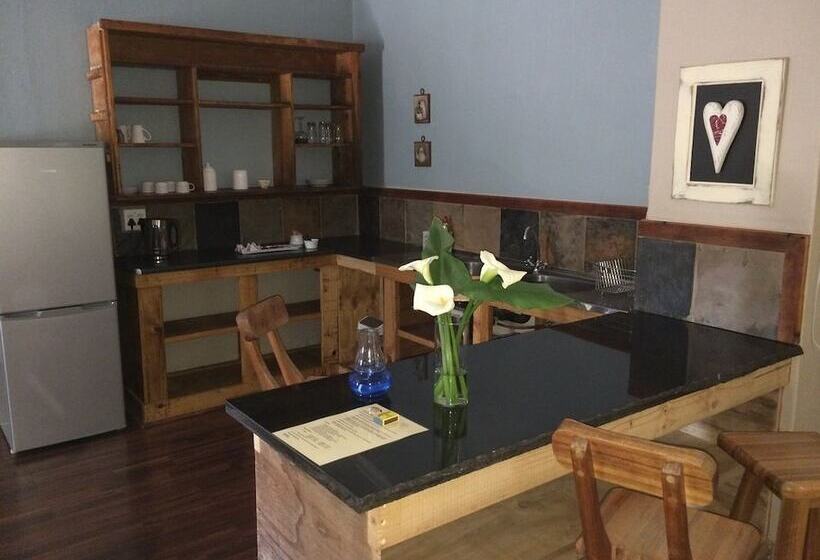 بنسيون La Vue Guest Lodge And Function Venue