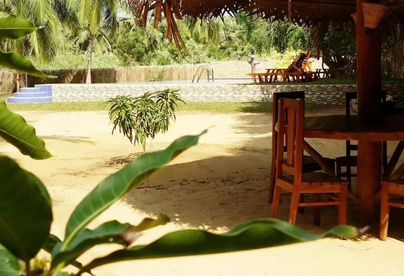 Roshanne Beach Resort