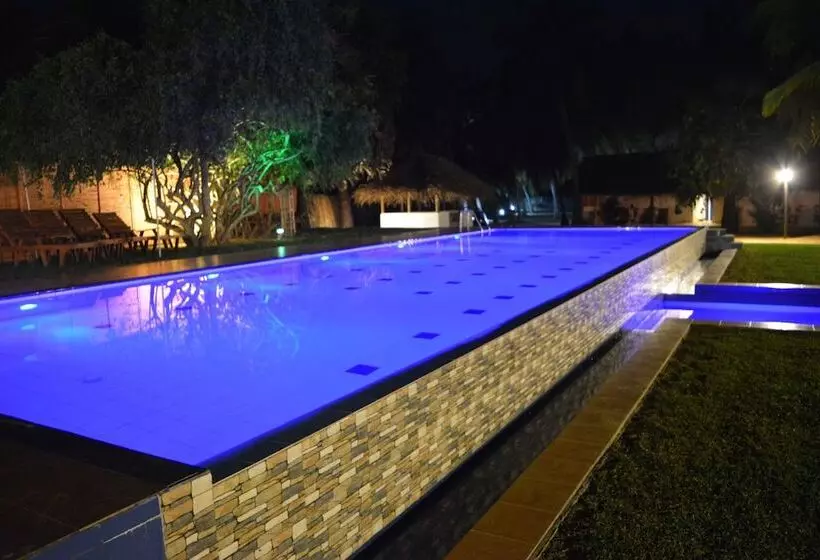 Roshanne Beach Resort