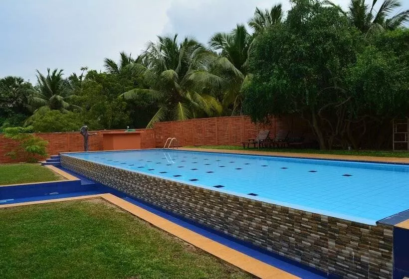 Roshanne Beach Resort