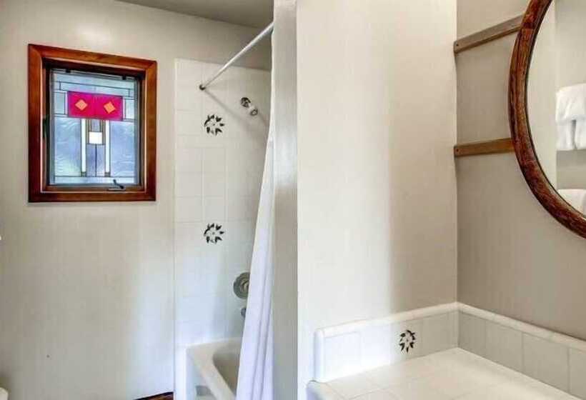 Scenic Wonders Muir House 3 Bedrooms