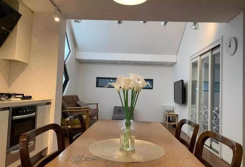 הוסטל Mir Guesthouse