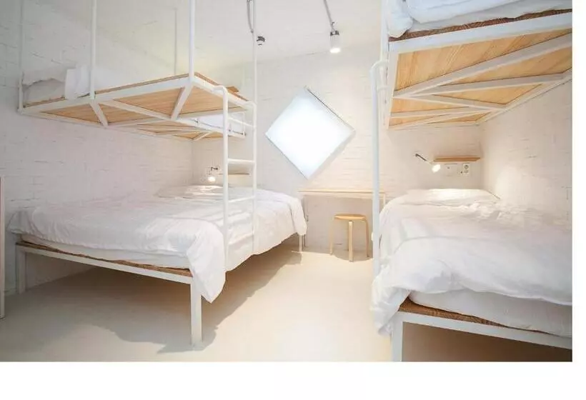 הוסטל Mir Guesthouse