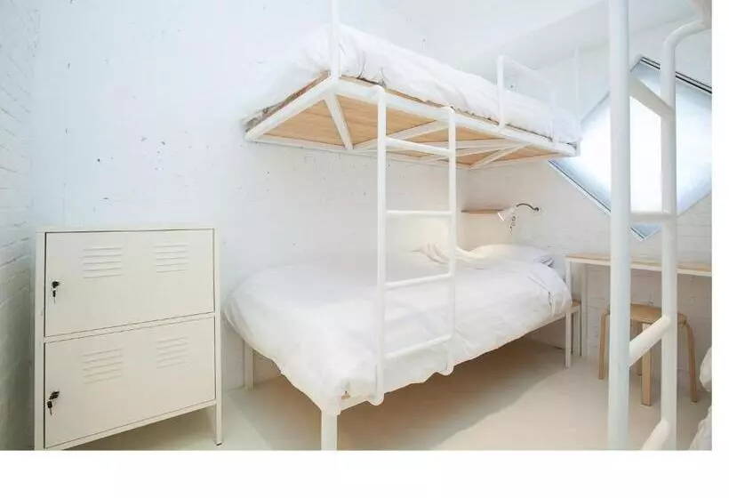 הוסטל Mir Guesthouse