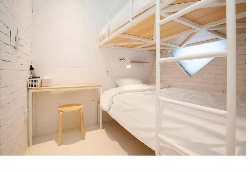 הוסטל Mir Guesthouse