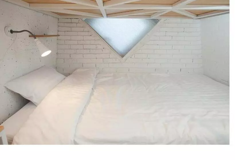 הוסטל Mir Guesthouse