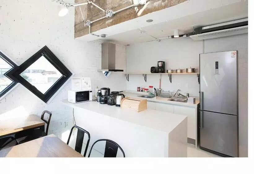 הוסטל Mir Guesthouse