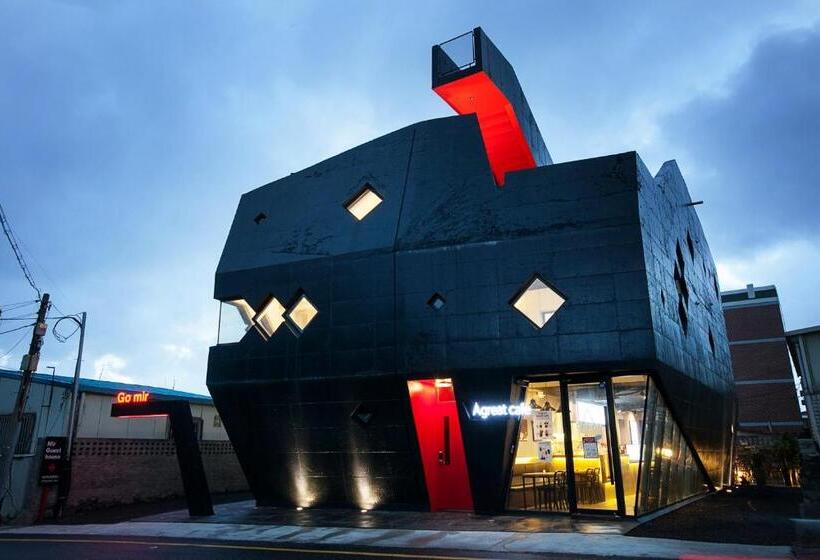 הוסטל Mir Guesthouse