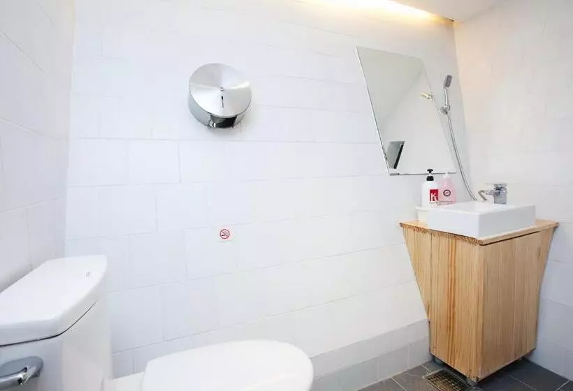 הוסטל Mir Guesthouse