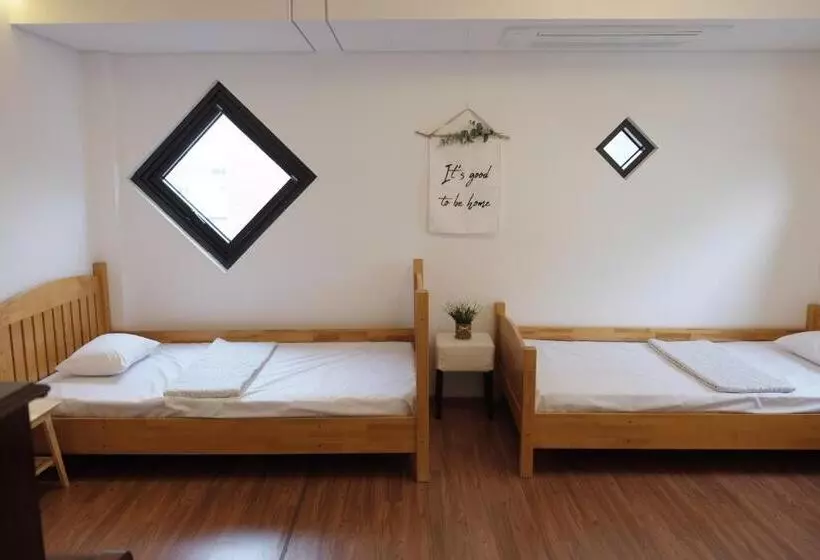 הוסטל Mir Guesthouse