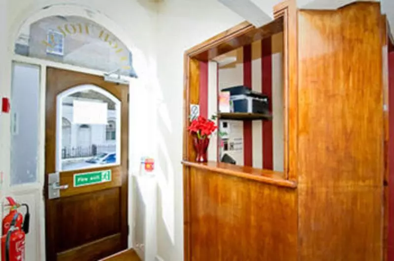 تختخواب و صبحانه Leigh House