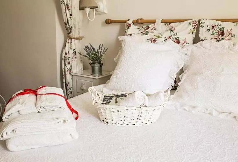 تختخواب و صبحانه Parco Di Nerone