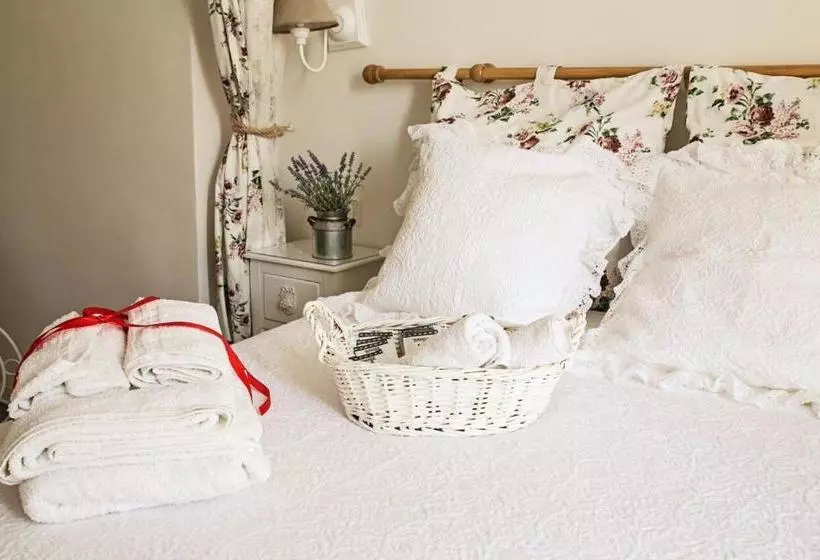 تختخواب و صبحانه Parco Di Nerone