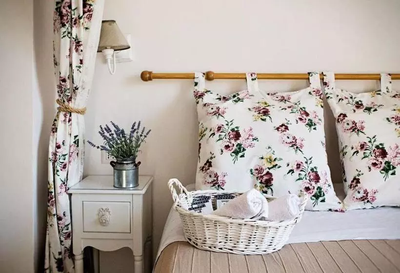 تختخواب و صبحانه Parco Di Nerone