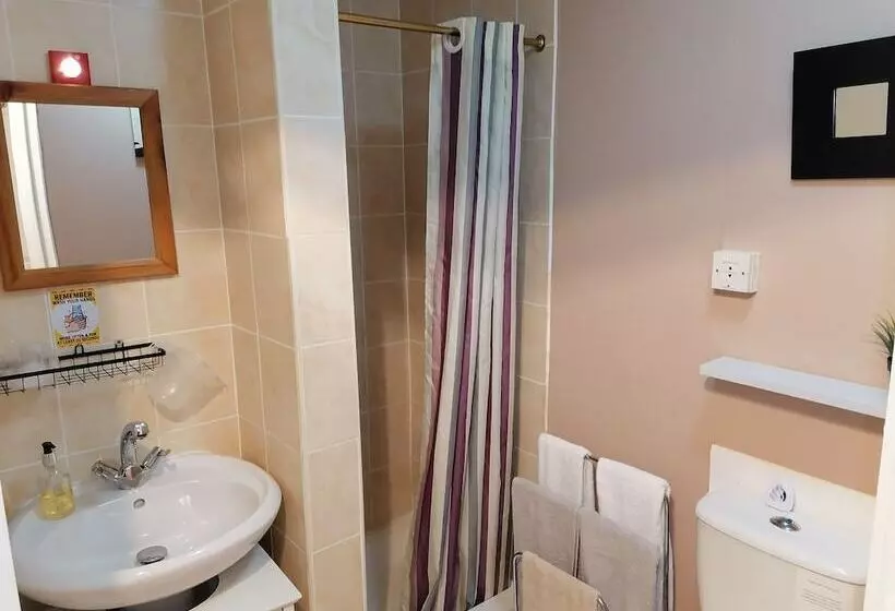 تختخواب و صبحانه The Manhattan