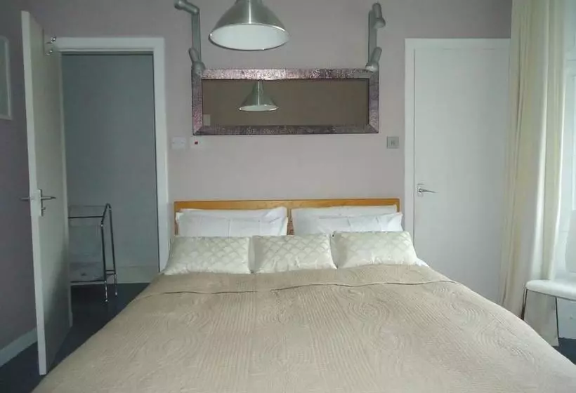 Bishopton Apartment, Near Glasgow