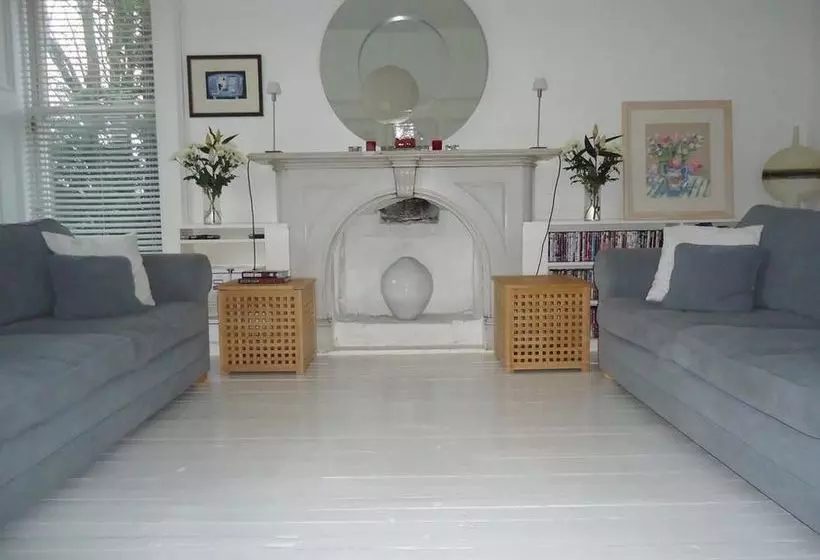 Bishopton Apartment, Near Glasgow