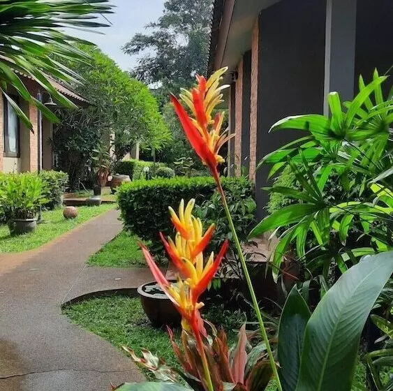 בית מלון כפרי Floraville Phuket Resort