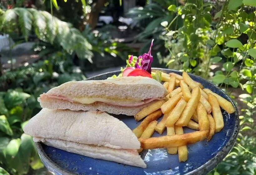 בית מלון כפרי Floraville Phuket Resort