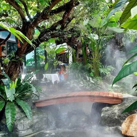 בית מלון כפרי Floraville Phuket Resort