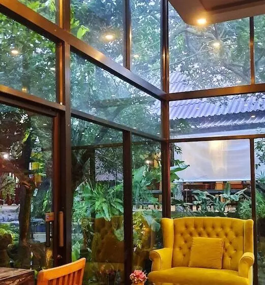 בית מלון כפרי Floraville Phuket Resort