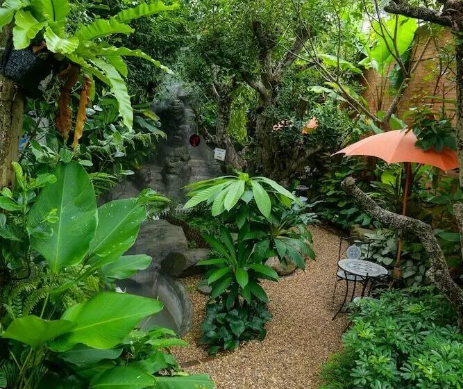 בית מלון כפרי Floraville Phuket Resort