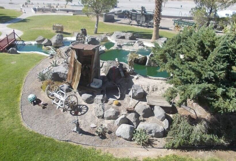 בית מלון כפרי Longstreet Inn & Casino