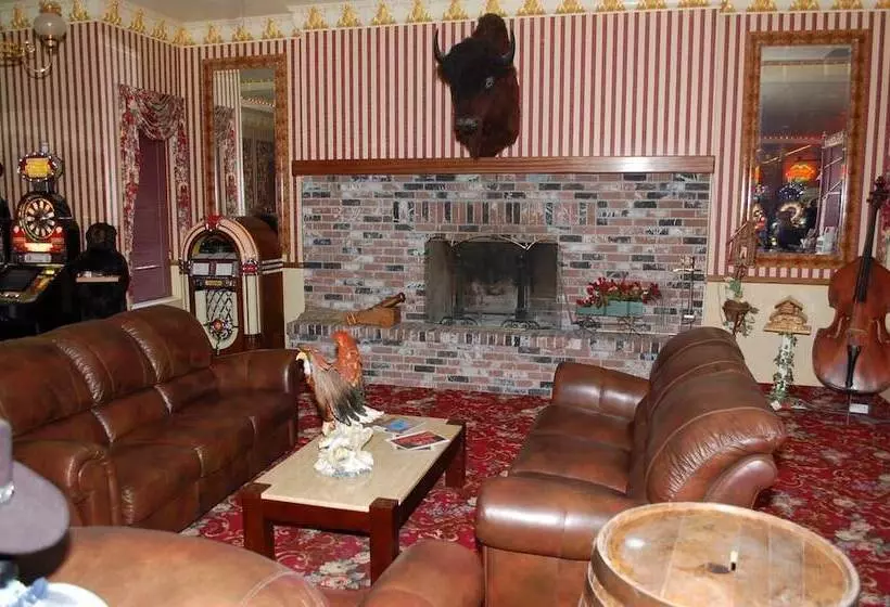 בית מלון כפרי Longstreet Inn & Casino