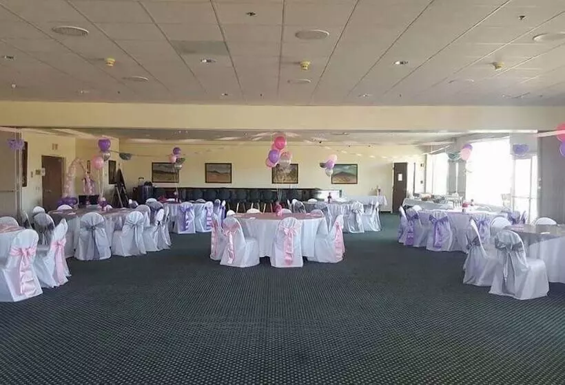 בית מלון כפרי Longstreet Inn & Casino