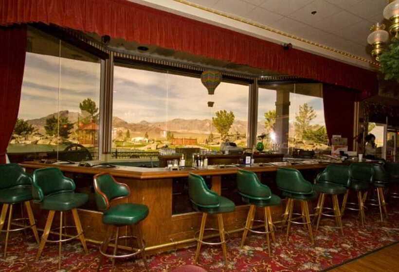 בית מלון כפרי Longstreet Inn & Casino