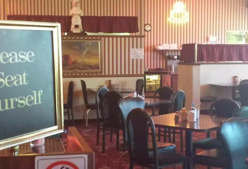 בית מלון כפרי Longstreet Inn & Casino