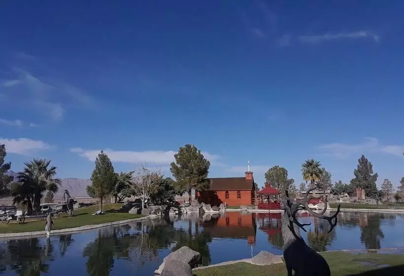 בית מלון כפרי Longstreet Inn & Casino