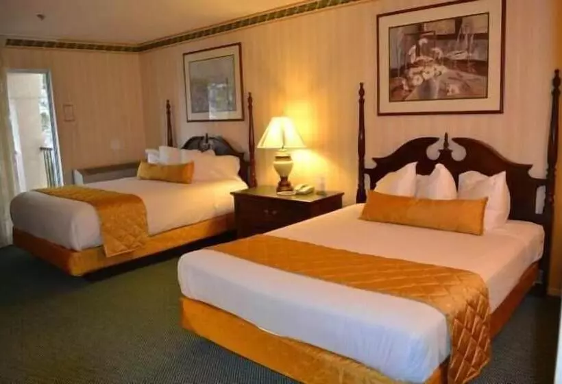 בית מלון כפרי Longstreet Inn & Casino