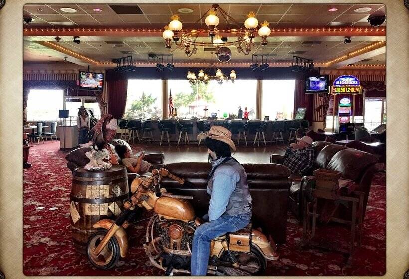 בית מלון כפרי Longstreet Inn & Casino