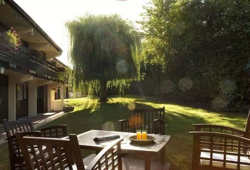 Отель Hôtel Pavillon Des Gâtines