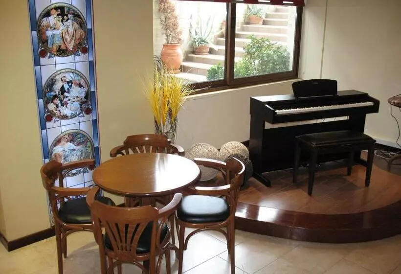 Hotel Prigipikon Suites And Sofites