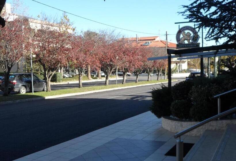 ホテル Prigipikon Suites And Sofites