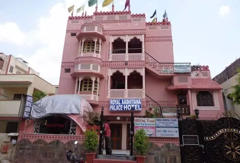 هتل Royal Aashiyana Palace